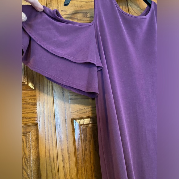 NWOT - ALYA COLD SHOULDER TOP - Picture 3 of 6